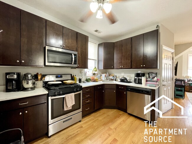 Primary Photo - 3611 W Wolfram St