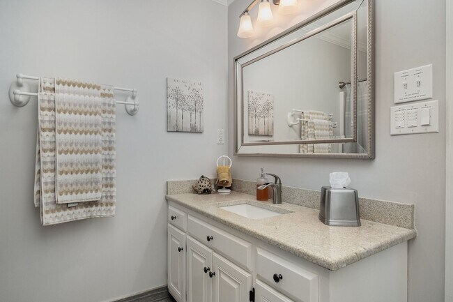 Building Photo - Waterfront– Fully Furnished on Lake Norman...