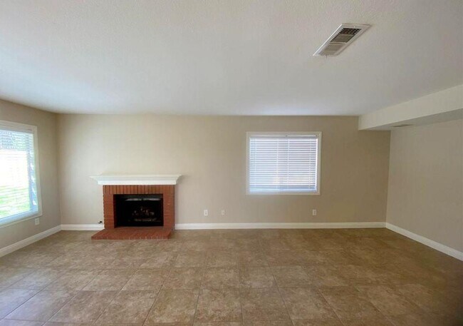 Building Photo - Wolf Valley Estates - Pool and Spa - Pets ...