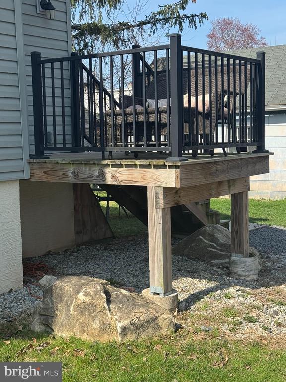 Building Photo - 422 Kansas Rd