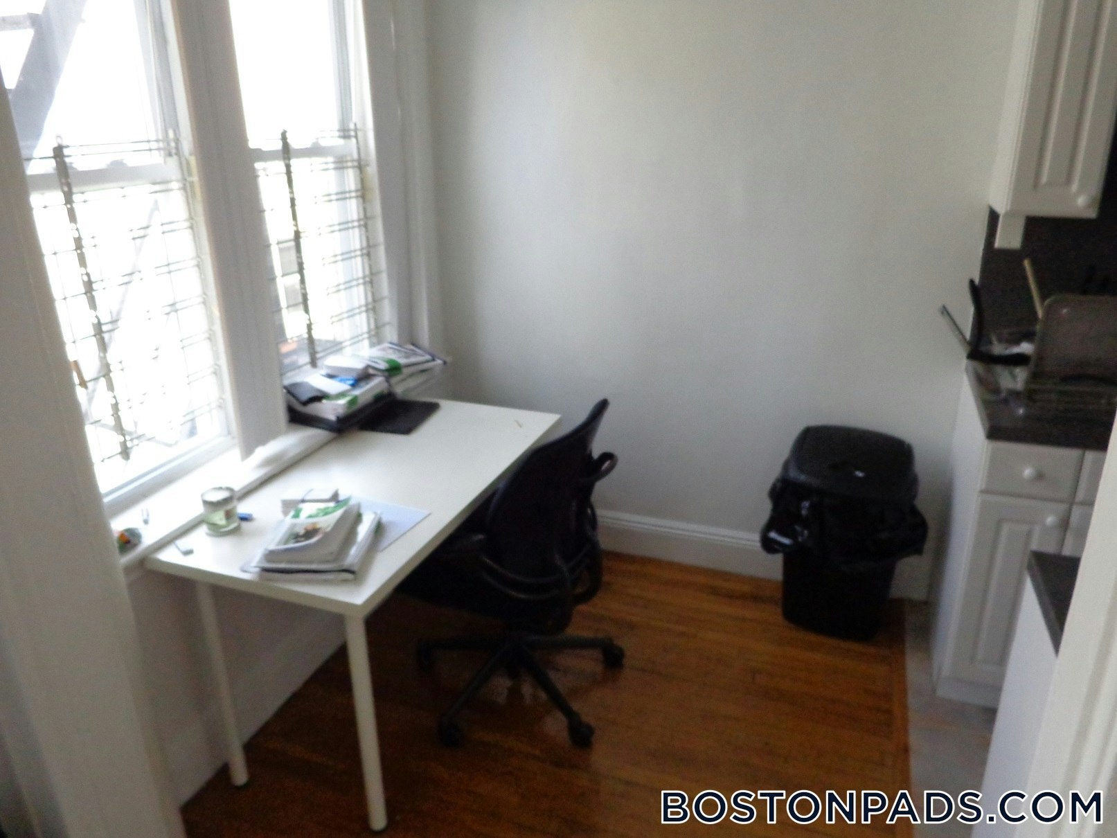 Building Photo - 121 Park Dr