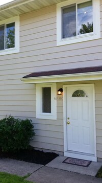 Building Photo - 2 bedroom condo with central air