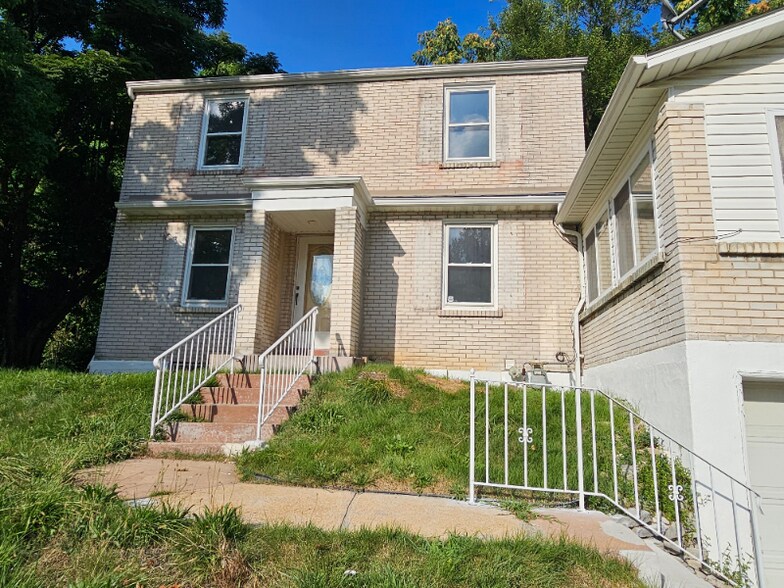 Building Photo - 8919 Hillslope Dr