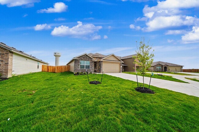 Building Photo - Like-New Cibolo Home with Flexible Living Space - Realtor Commission: $500