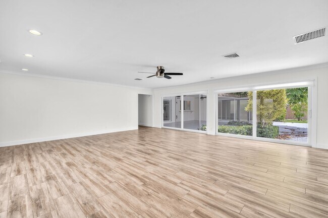 Building Photo - 1424 SW 13th Dr