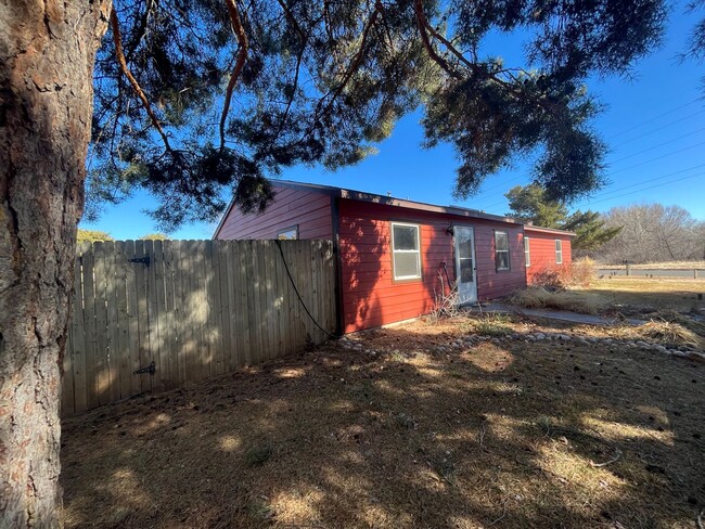 Building Photo - Adorable Duplex Close on West Side of Fort...