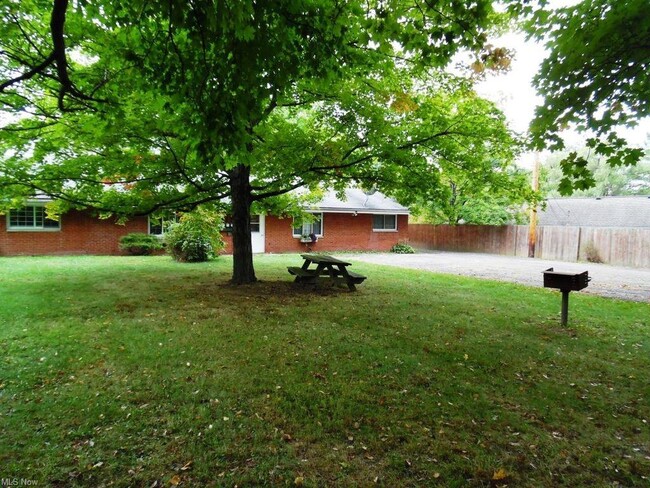 Building Photo - 1379 Barlow Rd