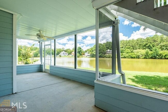 Building Photo - 225 Heritage Lake Dr