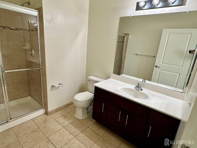 Building Photo - 101 Roosevelt Ave