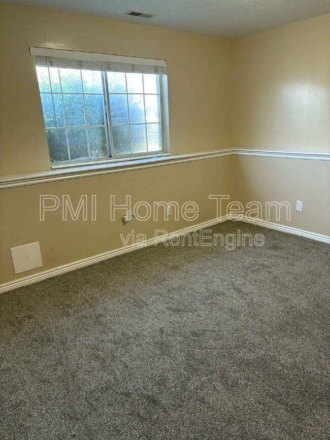 Building Photo - 4440 S 2750 W