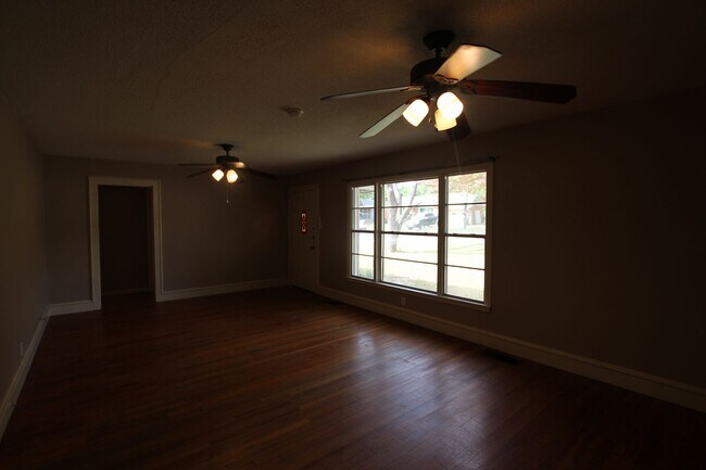 Building Photo - 812 S Palmer Ave