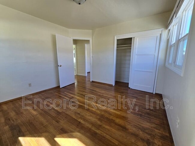 Building Photo - 588 1/2 McIntosh St