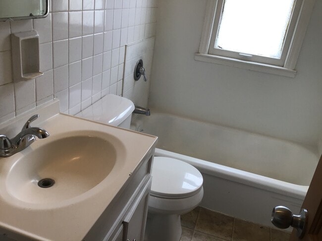 Building Photo - 3 Bedroom Single Family Home