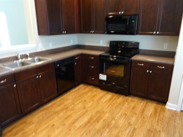 Building Photo - 130 Summer Hill Ct