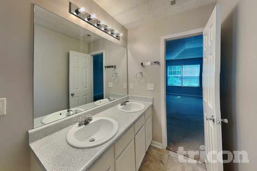 Building Photo - 613 Everlasting Way