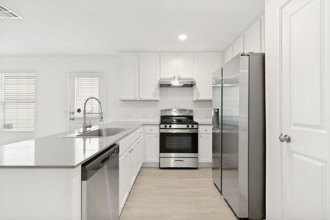 Building Photo - Modern 4-Bedroom Home Near Lackland AFB