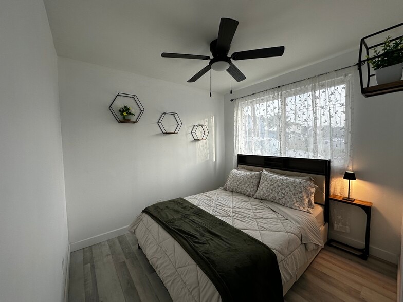 Building Photo - 7115 Somerset Blvd