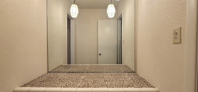 Building Photo - 5624 Woodway Dr