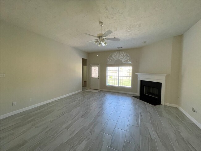 Building Photo - 5934 Heathmoor Ln