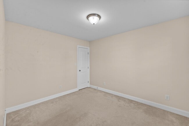 Building Photo - ***Beautiful Knightdale 4/2.5 W/ Private Pool***