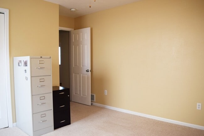 Building Photo - Located in the popular Woodland Hills Subd...