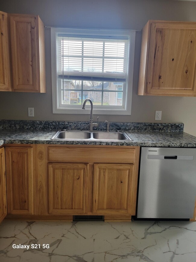 Building Photo - 251 Myrtle Ave