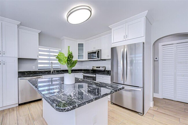 Building Photo - 5737 Shore Blvd S