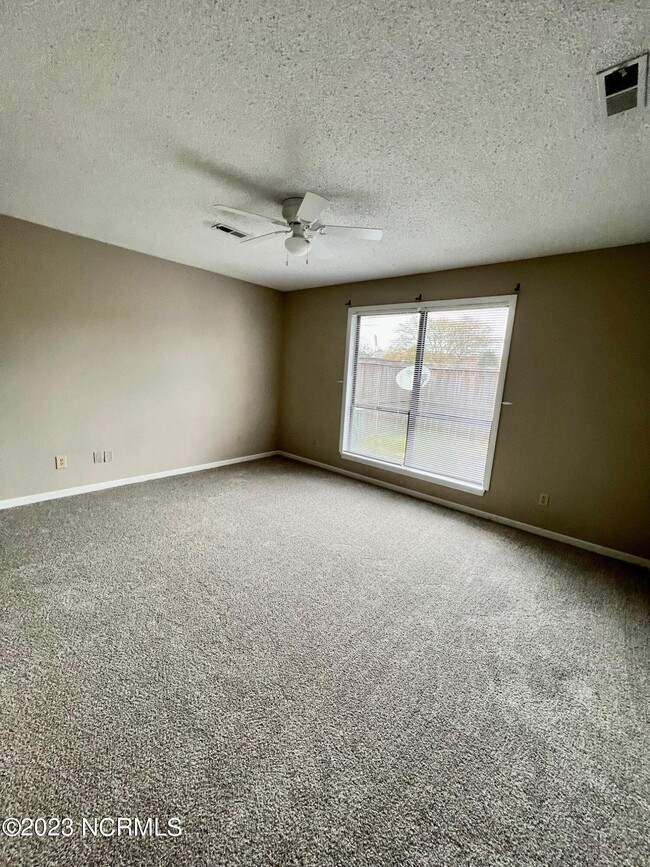 Building Photo - 16 Upton Ct Dr