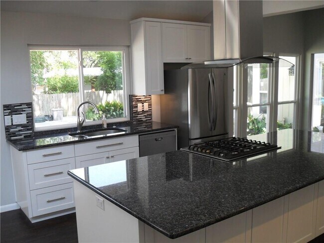Building Photo - 4804 Greystone Dr