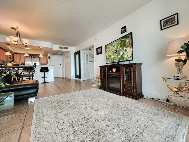 Building Photo - 2030 S Ocean Dr