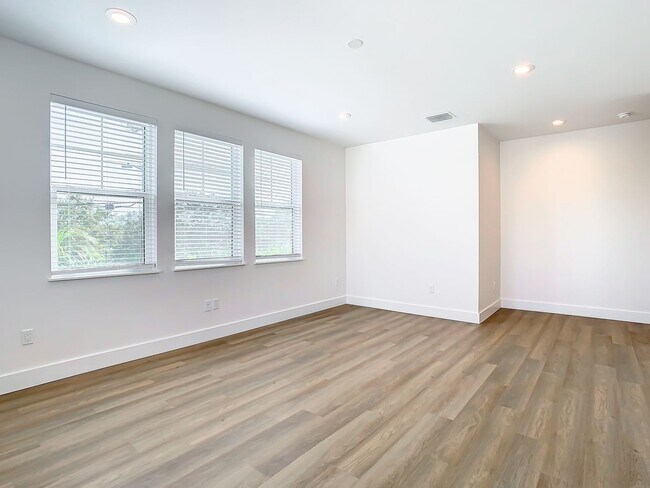 Building Photo - Brand New Craftsman Style Constructed Town...