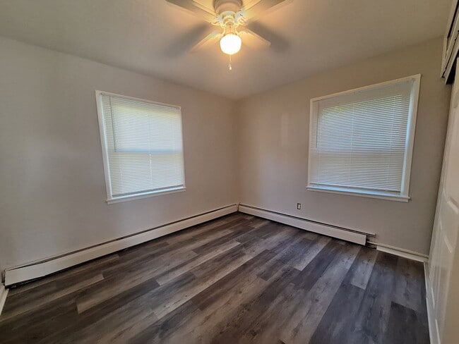 Building Photo - Charming 3 bedroom ranch