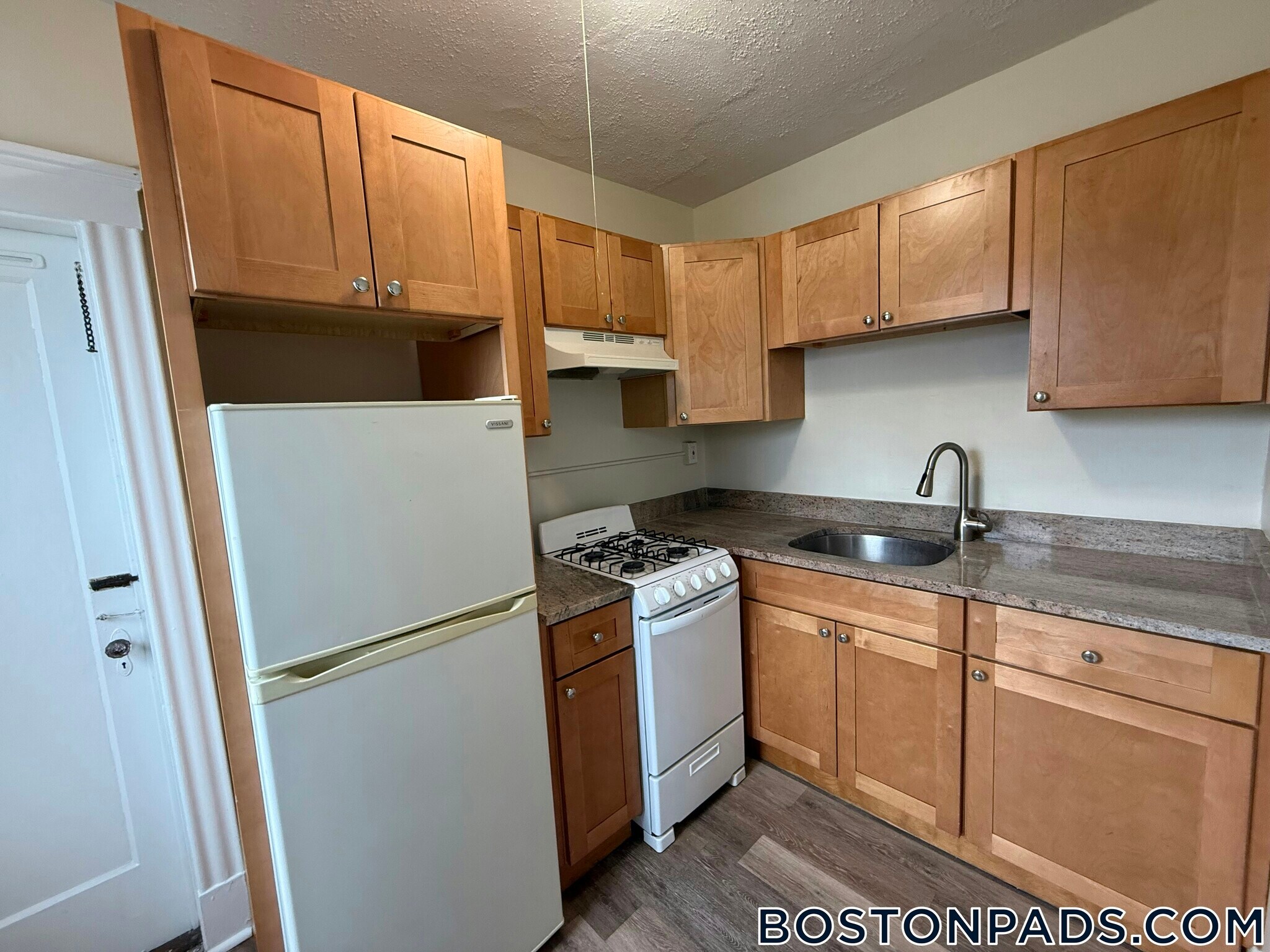 Building Photo - 349 Pleasant St