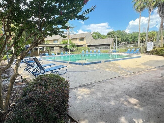 Building Photo - 497 Club Dr