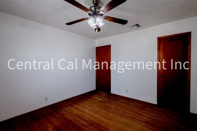 Building Photo - 627 Hood Dr