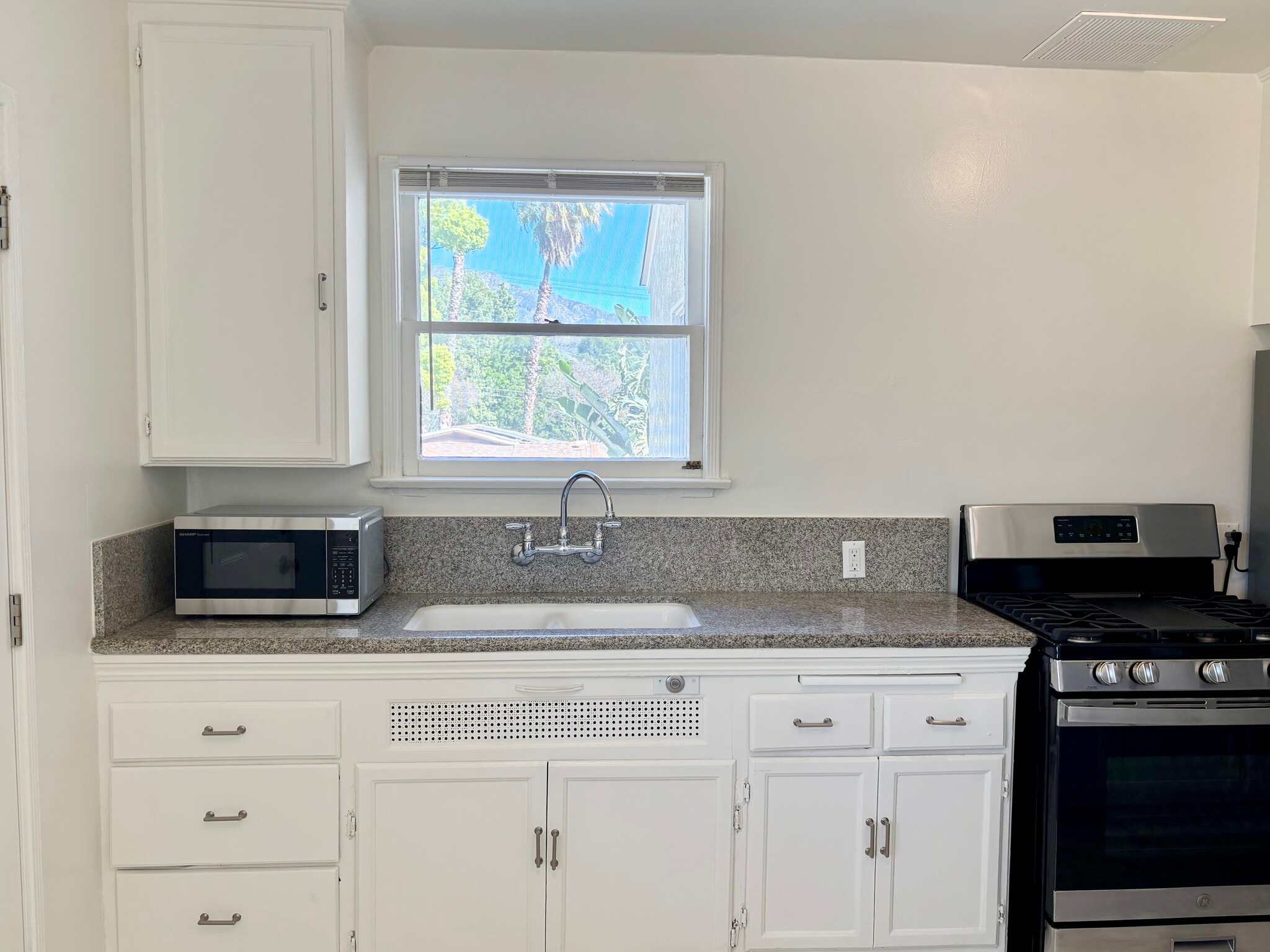 Building Photo - 2338 Keeler St