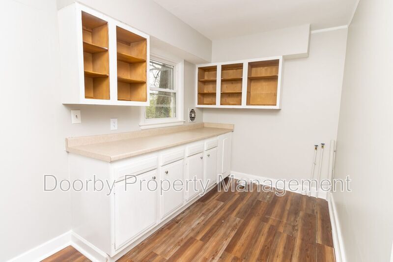 Building Photo - 210 S Lovell Ave