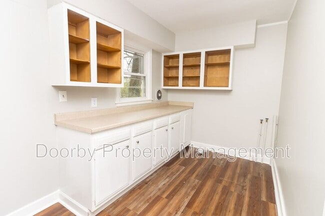 Building Photo - 210 S Lovell Ave