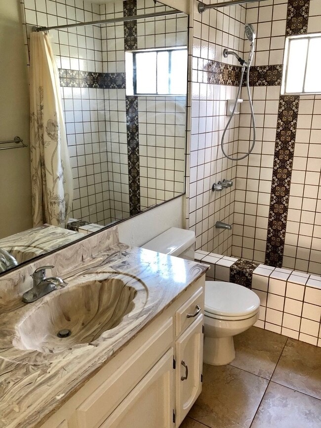 Building Photo - Pierpont Beach Home