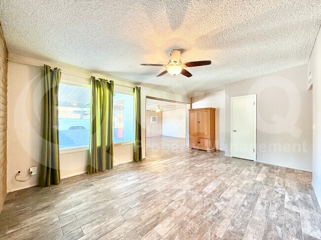 Building Photo - 1413 E Wesleyan Dr