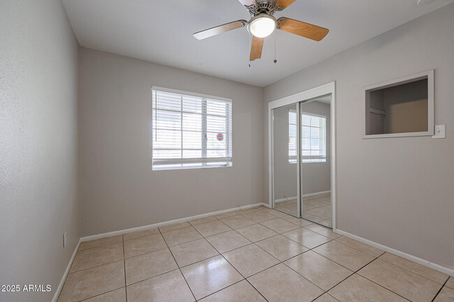 Building Photo - 1120 E Palo Verde Dr
