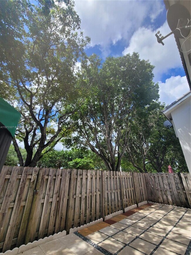 Building Photo - 14385 SW 120th Ct