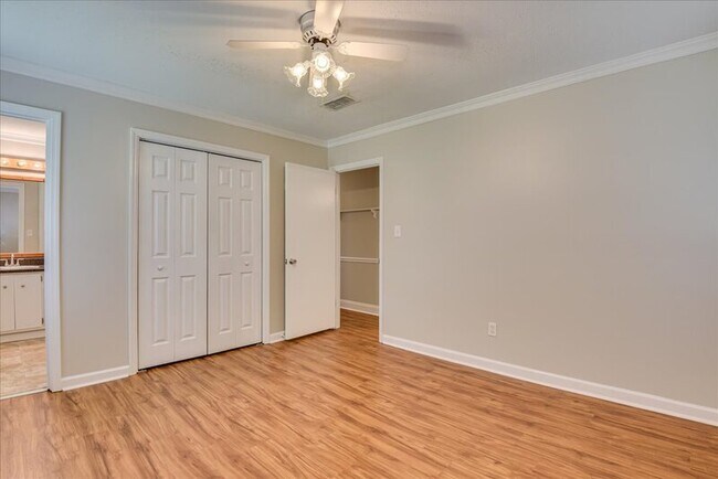 Building Photo - 608 Cedarwood Ct