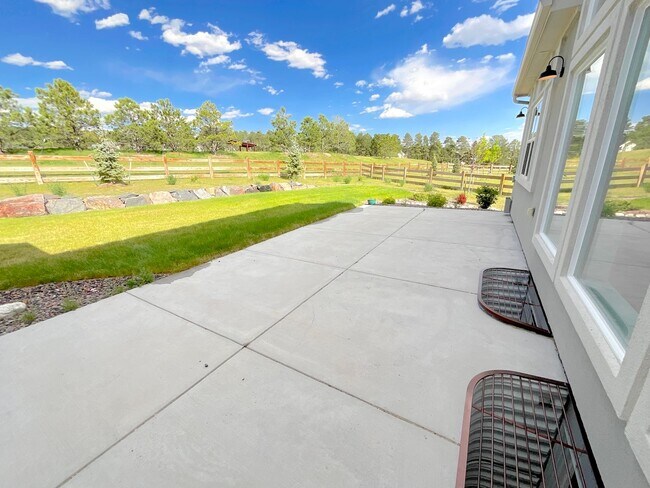 Building Photo - 5 Bedroom Home Available Near Baptist Rd &...