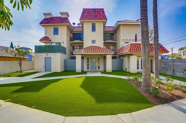 Building Photo - 3BD/2BA Apartment with Laundry In-Unit, Appliances, Tandem Parking & More | 1MO. Free OAC