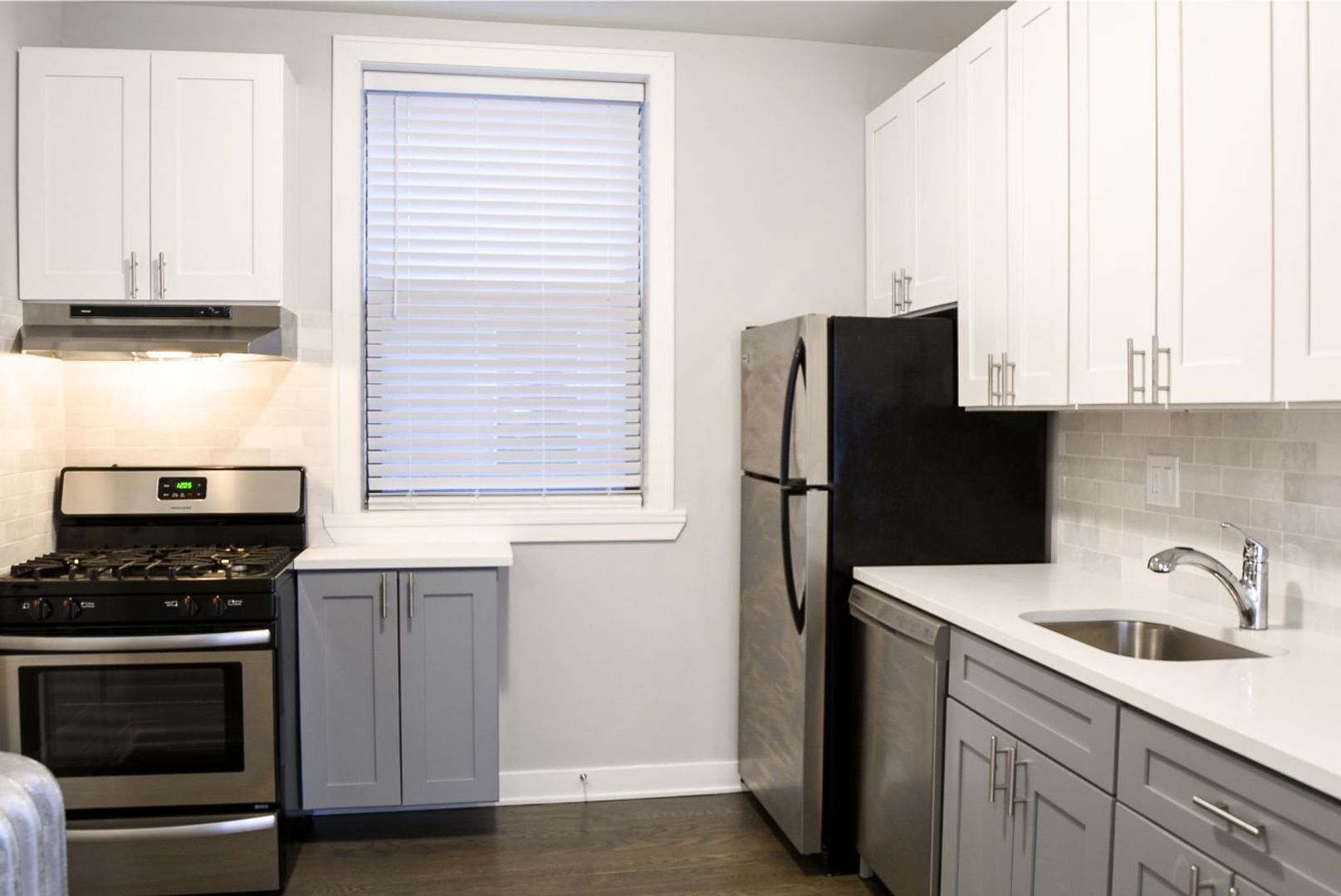 Building Photo - 5043 N Damen Ave