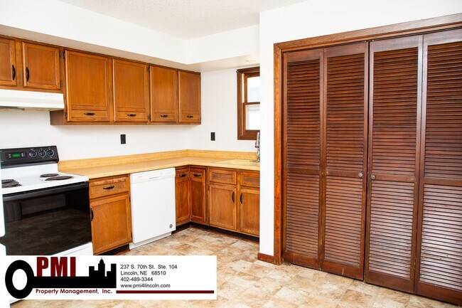 Building Photo - 3800/3802 Keith Cir