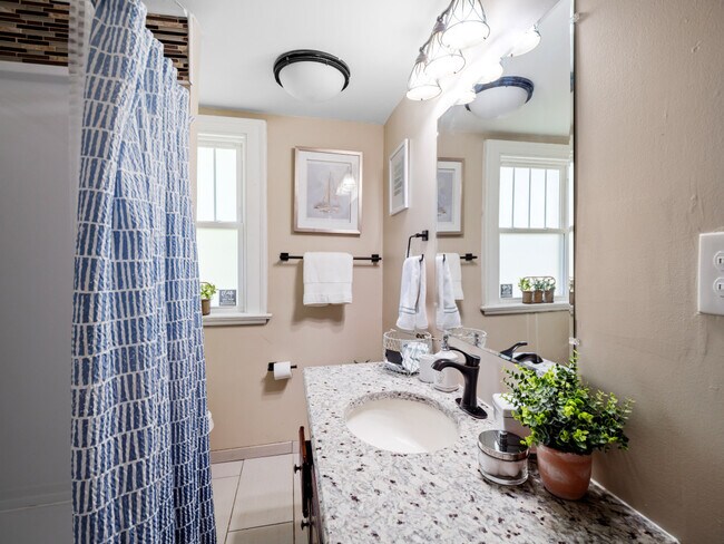 Building Photo - 3222 West Blvd