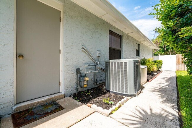 Building Photo - 1463 E Brookshire Ct