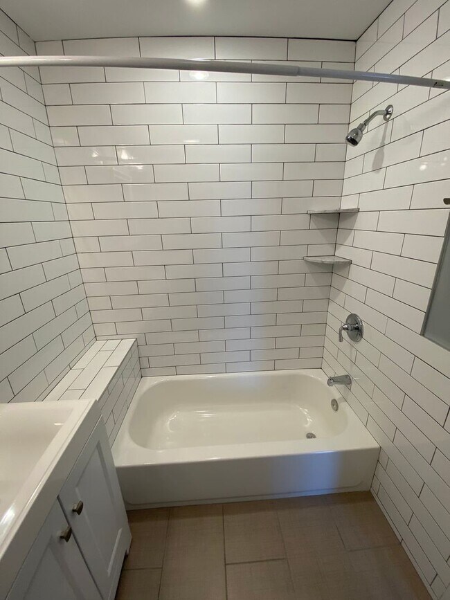 Building Photo - 5404 Delancey St